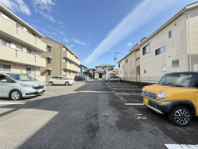 グランディオ B棟の駐車場