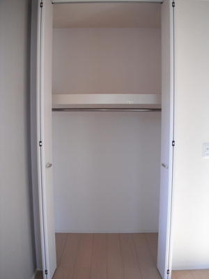 【洋室】 | Ｇｒａｃｅ Ｃｏｕｒｔ Ａ | クローゼット（南側洋室）