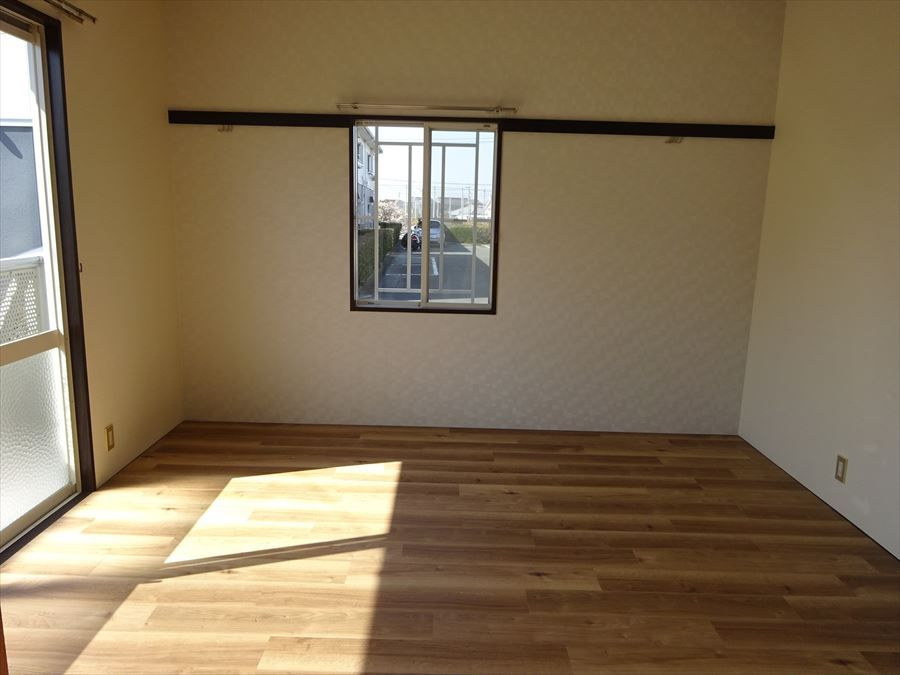 上津コーポB棟の寝室|風通しも良い寝室です☆