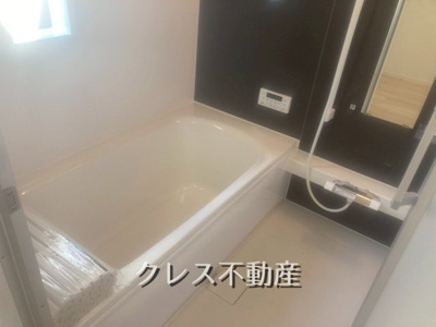 【外観】 | 飯田グループ販売戸数全国7位の現地販売会社です【富士見市渡戸３-１２-２８付近】 | 足がしっかりと伸ばせる、一日の疲れを癒す快適な空間♪
浴室乾燥・魔法瓶浴槽・カラリ床・エアインシャワー・自動追い炊き／湯張り、暖房、涼風など機能充実♪
室内（2025年09月）撮影