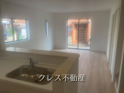 【外観】 | 飯田グループ販売戸数全国7位の現地販売会社です【富士見市渡戸３-１２-２８付近】 | 優しい木目調のフローリングが魅力です。
室内（2025年09月）撮影