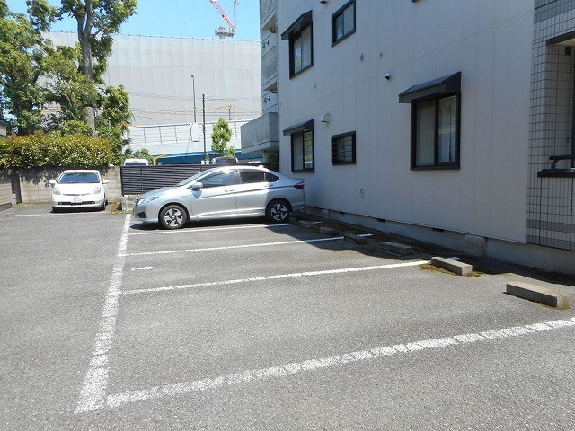 レジデンス上高井戸の駐車場