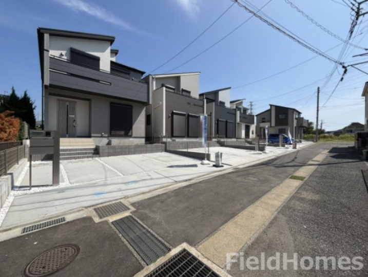 平塚市入野新築戸建て　4号棟の前面道路含む現地写真|前面道路含む現地写真です。