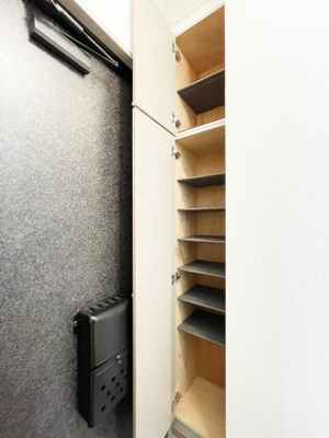 【エントランス】 | Villa西山 | 玄関収納もございます