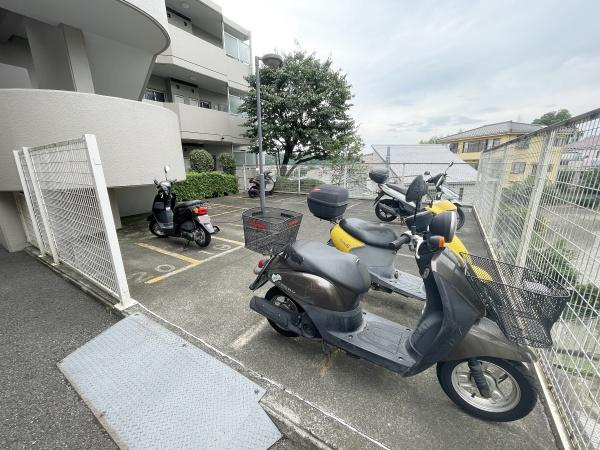 藤和宮前平コープの駐車場|空き状況に関しましてはお気軽にお問合せ下さいませ。
