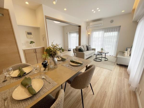 藤和宮前平コープの居間・リビング|窓からの日差し・風・すべてが心地よくゆったりとした時間を過ごせます♪