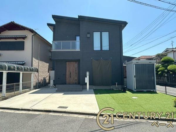 香芝市上中　一戸建の外観|■現地撮影写真■令和４年５月新築・ＪＲ和歌山線「志都美駅」徒歩７分の好立地！室内は大変丁寧にお使いです！