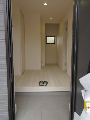 【仲介手数料無料】新築戸建　リーブルガーデン熊谷市新堀新田650-6（全1棟）の玄関