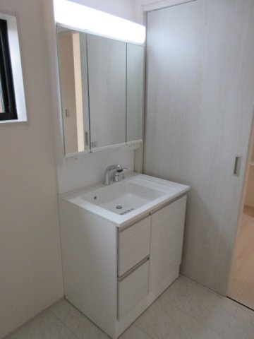 【仲介手数料無料】新築戸建　リーブルガーデン熊谷市新堀新田650-6（全1棟）の独立洗面台