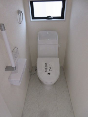 【仲介手数料無料】新築戸建　リーブルガーデン熊谷市新堀新田650-6（全1棟）のトイレ