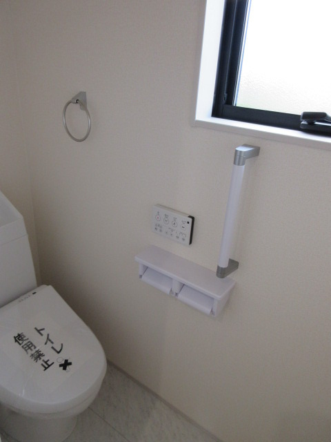 【仲介手数料無料】新築戸建　リーブルガーデン熊谷市新堀新田650-6（全1棟）のトイレ