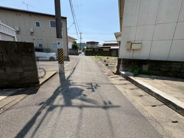 和歌山市紀三井寺　中古戸建の前面道路含む現地写真