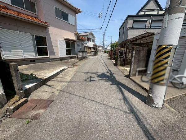 和歌山市紀三井寺　中古戸建の前面道路含む現地写真