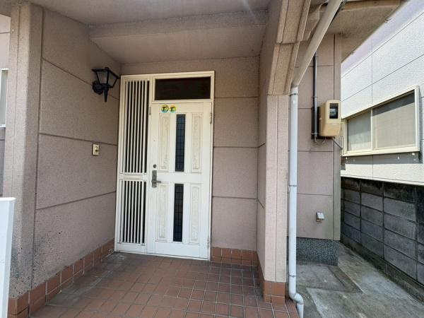 和歌山市紀三井寺　中古戸建の玄関