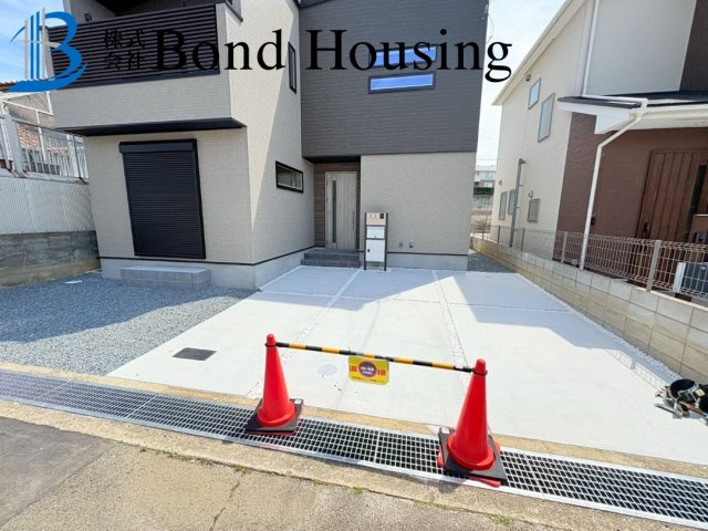 オール電化　駐車並列2台　魚住町西岡　新築戸建の駐車場