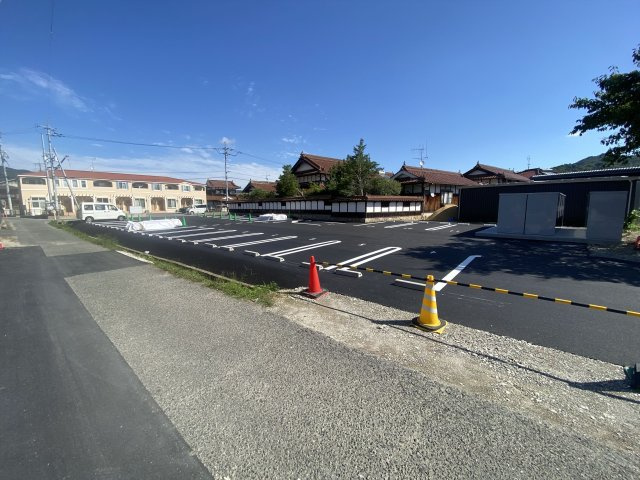 イーストヒルズＩの駐車場