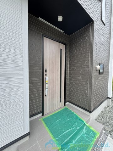 秦野市曽屋4期　新築戸建　全8棟1号棟の玄関