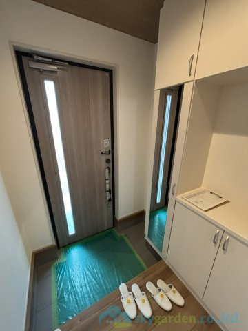 秦野市曽屋4期　新築戸建　全8棟1号棟の玄関