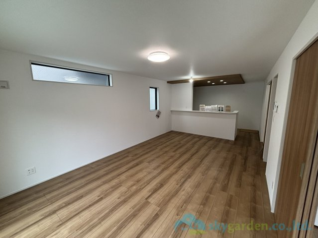 秦野市曽屋4期　新築戸建　全8棟1号棟の居間・リビング