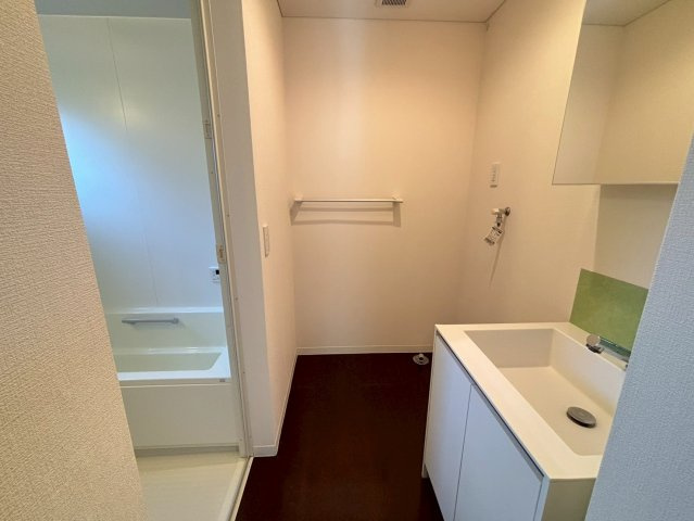 ミグ・ノンの洗面所|ゆったりとスペースのある洗面所