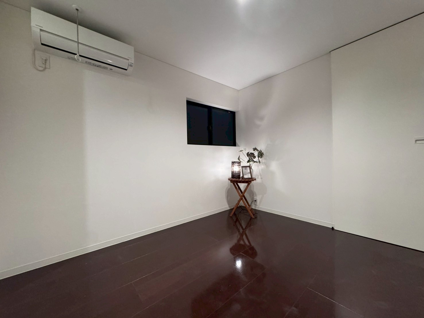 ミグ・ノンの内装|ライトアップされたお部屋です