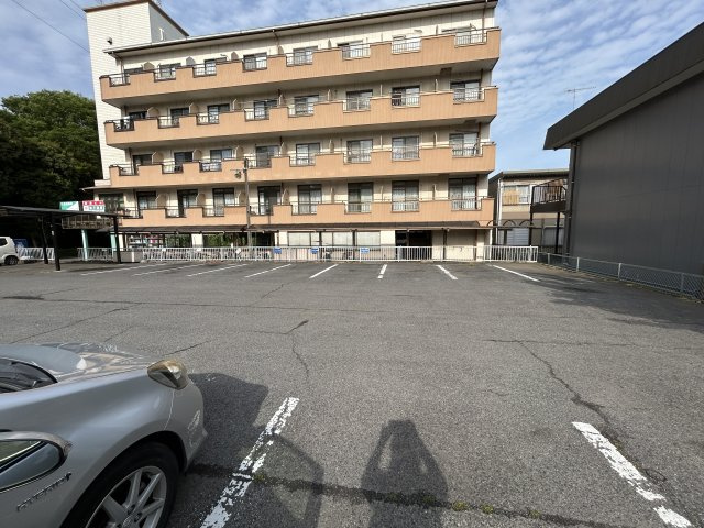ベストランドⅣの駐車場|敷地外 お客様駐車場有り（店舗共用）