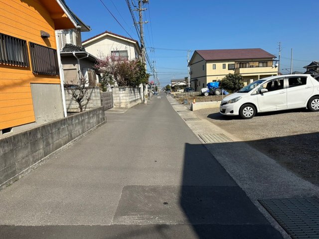 郷3丁目　売土地の前面道路含む現地写真