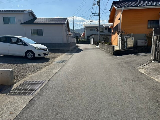 郷3丁目　売土地の前面道路含む現地写真