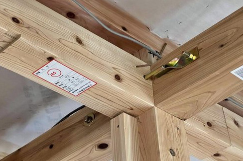 堺市西区堀上緑町　新築一戸建ての構造・工法・仕様|地震時や台風時などに梁がはずれて脱落するのを防ぎます。