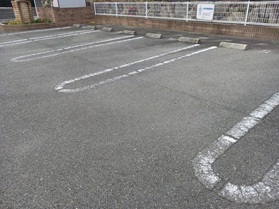 【駐車場】 | ピュール・ロジュマンⅡ | 駐車場に車を止められます