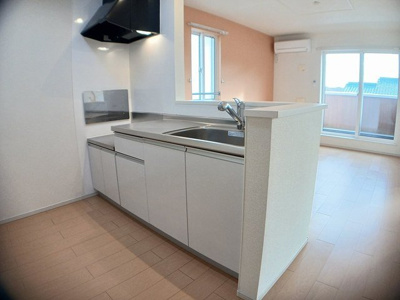 【キッチン】 | ピュール・ロジュマンⅡ | コンパクトなキッチンで掃除もラクラク