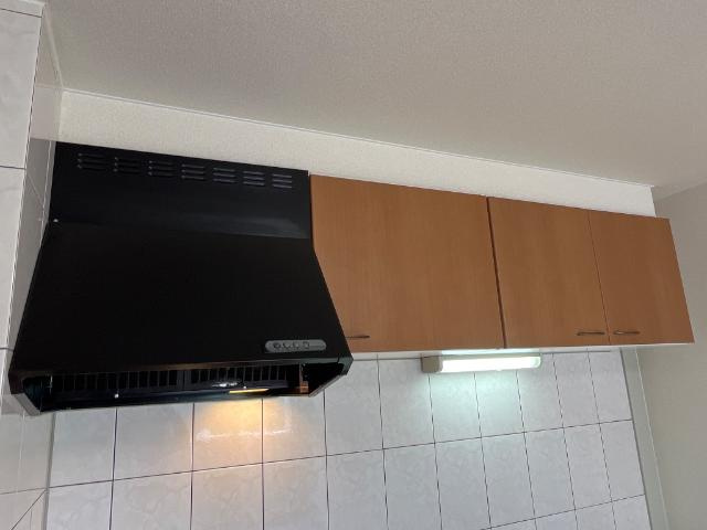 リープ１３６のキッチン|レンジフード・吊り戸棚