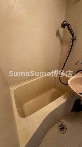 シティパレス天神南の浴室|コンパクトで使いやすいお風呂です