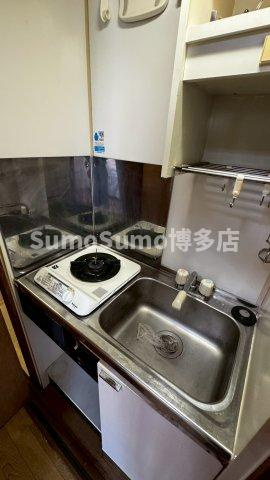 シティパレス天神南のキッチン|コンパクトなキッチンで掃除もラクラク