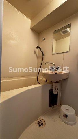 シティパレス天神南の浴室|コンパクトで使いやすいお風呂です