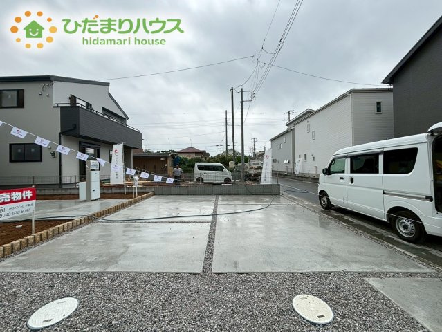 行田市城西第2　新築一戸建て　リーブルガーデン　03の駐車場|並列3台分のカースペースあります！
急な来客時も安心ですね♪