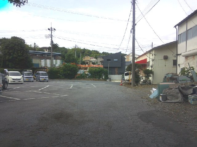 市川市柏井町３丁目の倉庫の駐車場