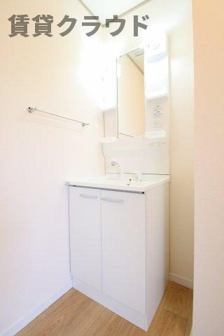 サンビレッジの洗面所|朝の身支度に欠かせない独立洗面台♪