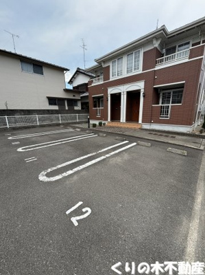 【駐車場】 | アルメールＡ | 駐車場があるので、車を買う予定の方も安心です