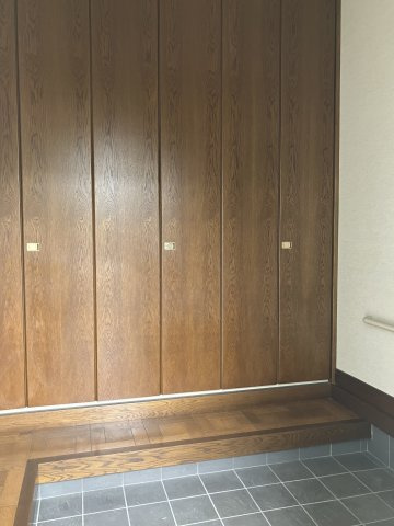 西伯郡伯耆町岸本　中古住宅の収納|玄関収納