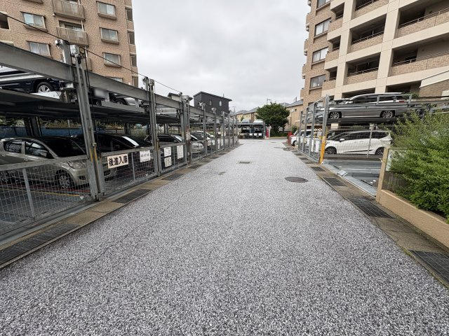 ワコーレ朝霧シーサイトヒルズの駐車場