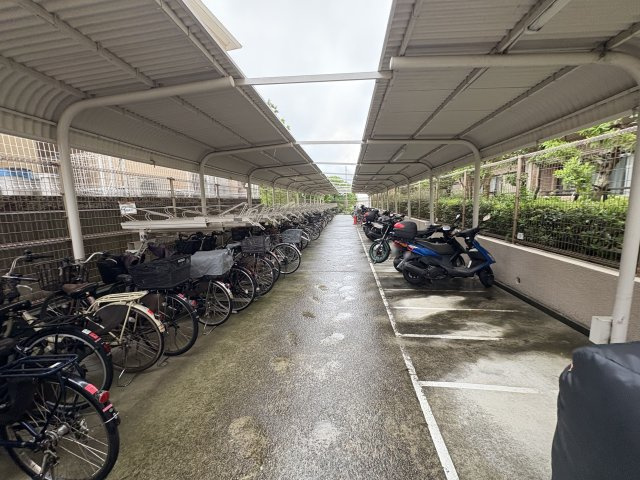 ワコーレ朝霧シーサイトヒルズの駐輪場