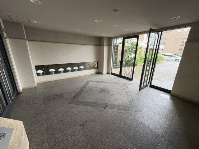 ワコーレ朝霧シーサイトヒルズのエントランス