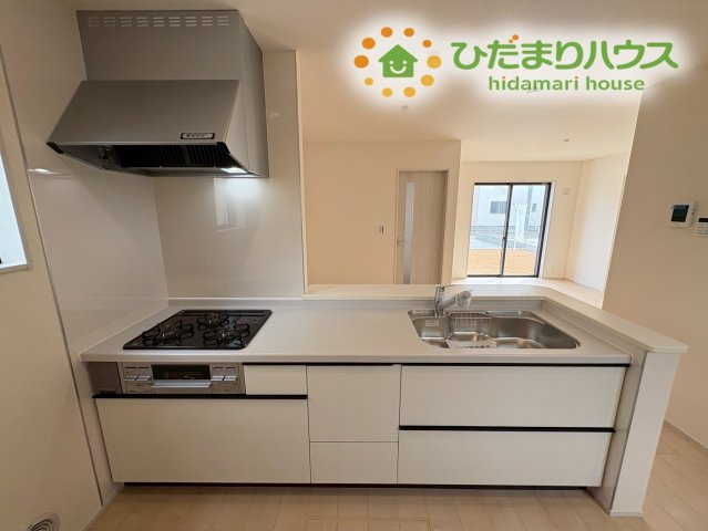 行田市城西第2　新築一戸建て　リーブルガーデン　02のキッチン|LDKと一体の空間を演出してくれるカウンターキッチン!(^^)!
お子様やペットを見守りながらお料理ができるので安心ですね♪