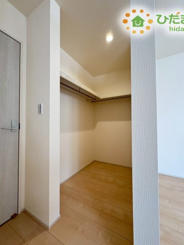 行田市城西第2　新築一戸建て　リーブルガーデン　02の収納|お気に入りの服やバッグがたっぷりしまえるウォークインクローゼットがあります♪								