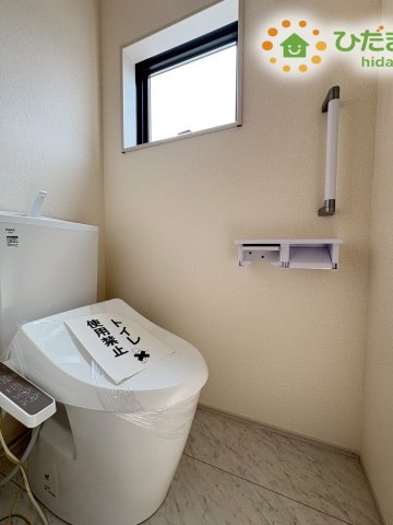行田市城西第2　新築一戸建て　リーブルガーデン　02のトイレ|トイレは1F、2F共に完備！
取り合いになることがありませんね(^^)/						
