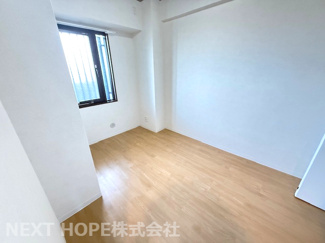 【洋室】 | ライオンズマンション尼崎ガーデンシティ | 玄関横の洋室4.4帖です♪いつでもご覧いただけます！！お気軽にお問合せくださいませ。