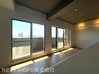 【居間・リビング】 | ライオンズマンション尼崎ガーデンシティ | LDKは13.6帖です♪バルコニーに面した明るく開放的な室内です！！ぜひ現地でご確認ください！！