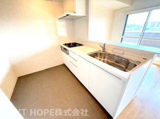 【キッチン】 | ライオンズマンション尼崎ガーデンシティ | 新品のシステムキッチンです♪対面式でお料理を作りながらリビングのご家族との楽しい会話がは済みますね(^^)