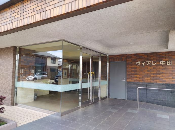 ヴィアレ中田　静岡市駿河区中田４丁目のエントランス